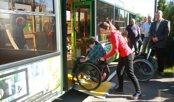 Водителей и кондукторов обучали навыкам безопасного сопровождения и помощи пассажирам с инвалидностью